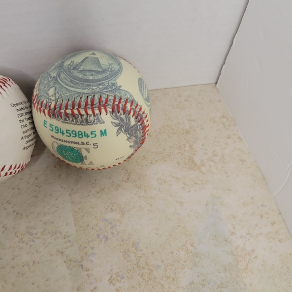 Baseball lot of 4 - Picture 4 of 6